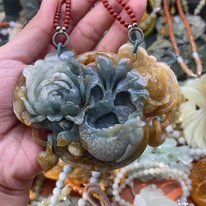 蛇纹石玉吊坠合金