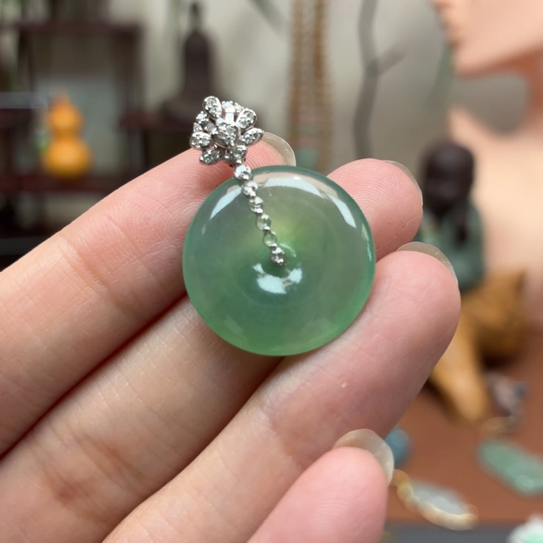 翡翠18K金镶嵌颈饰