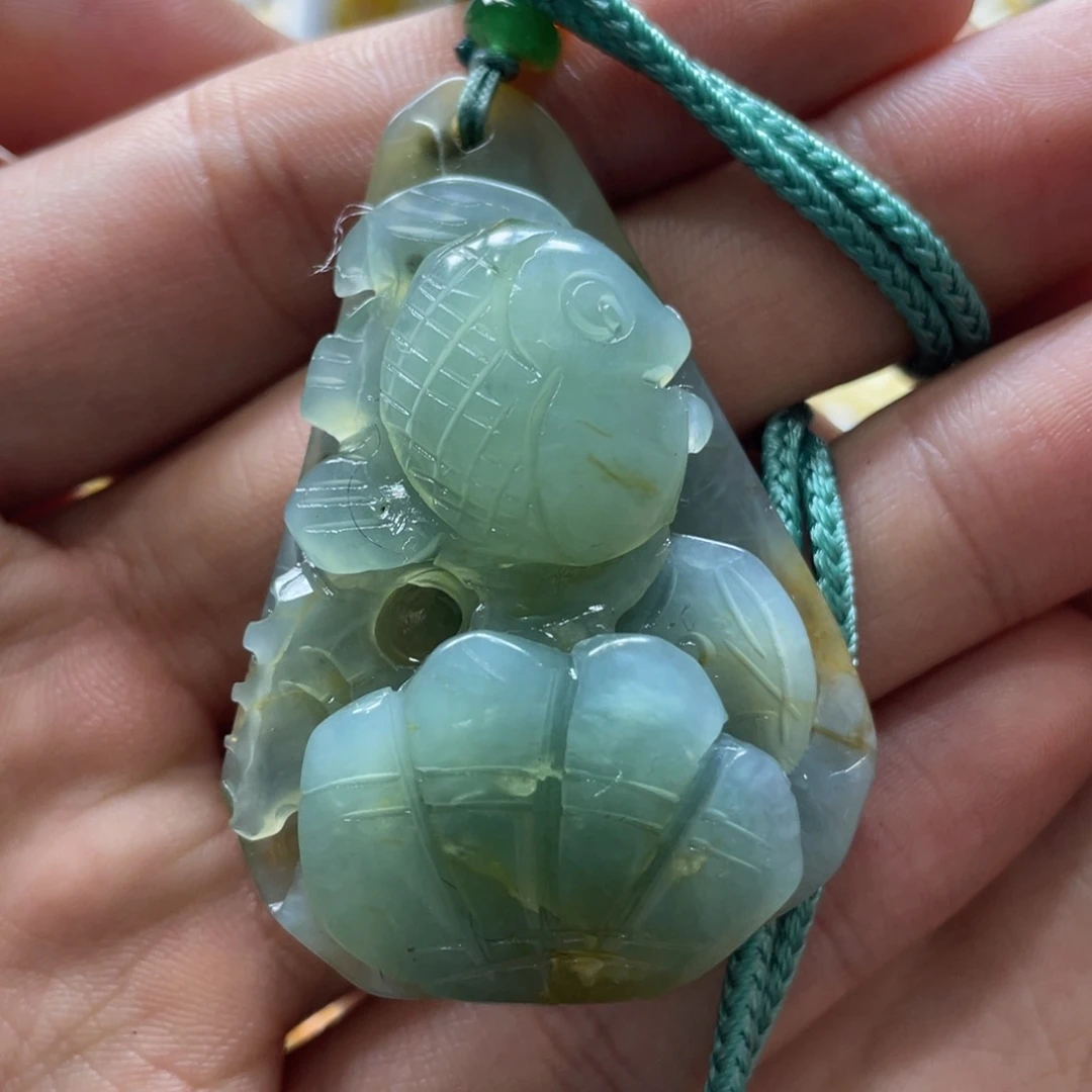 蛇纹石玉吊坠未镶嵌