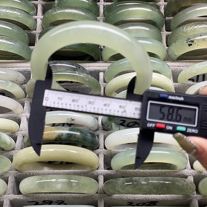 蛇纹石玉未镶嵌手镯293