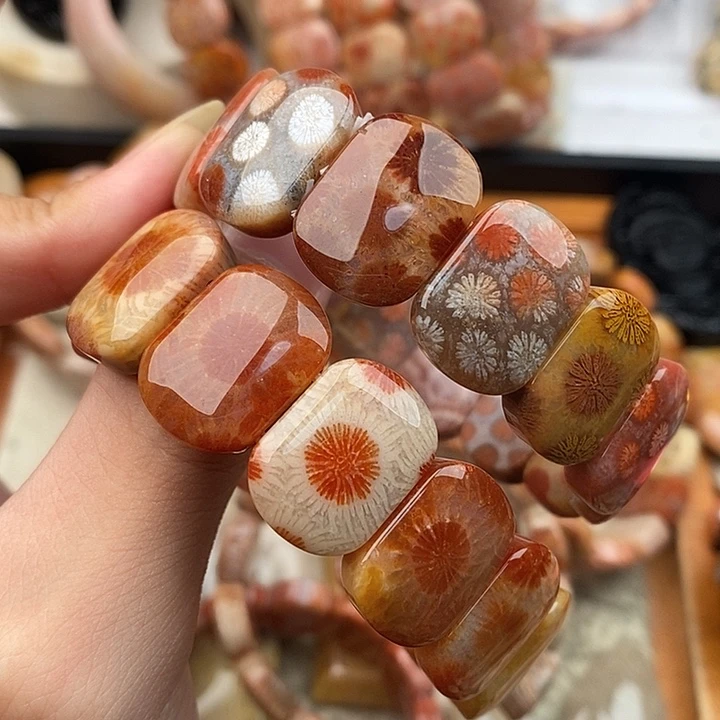 美***荣石英质玉未镶嵌颈饰