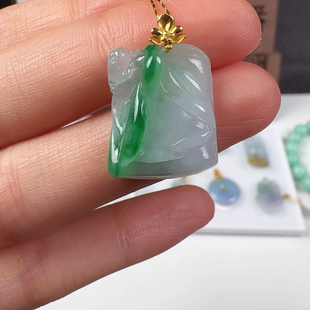 翡翠18K金镶嵌颈饰