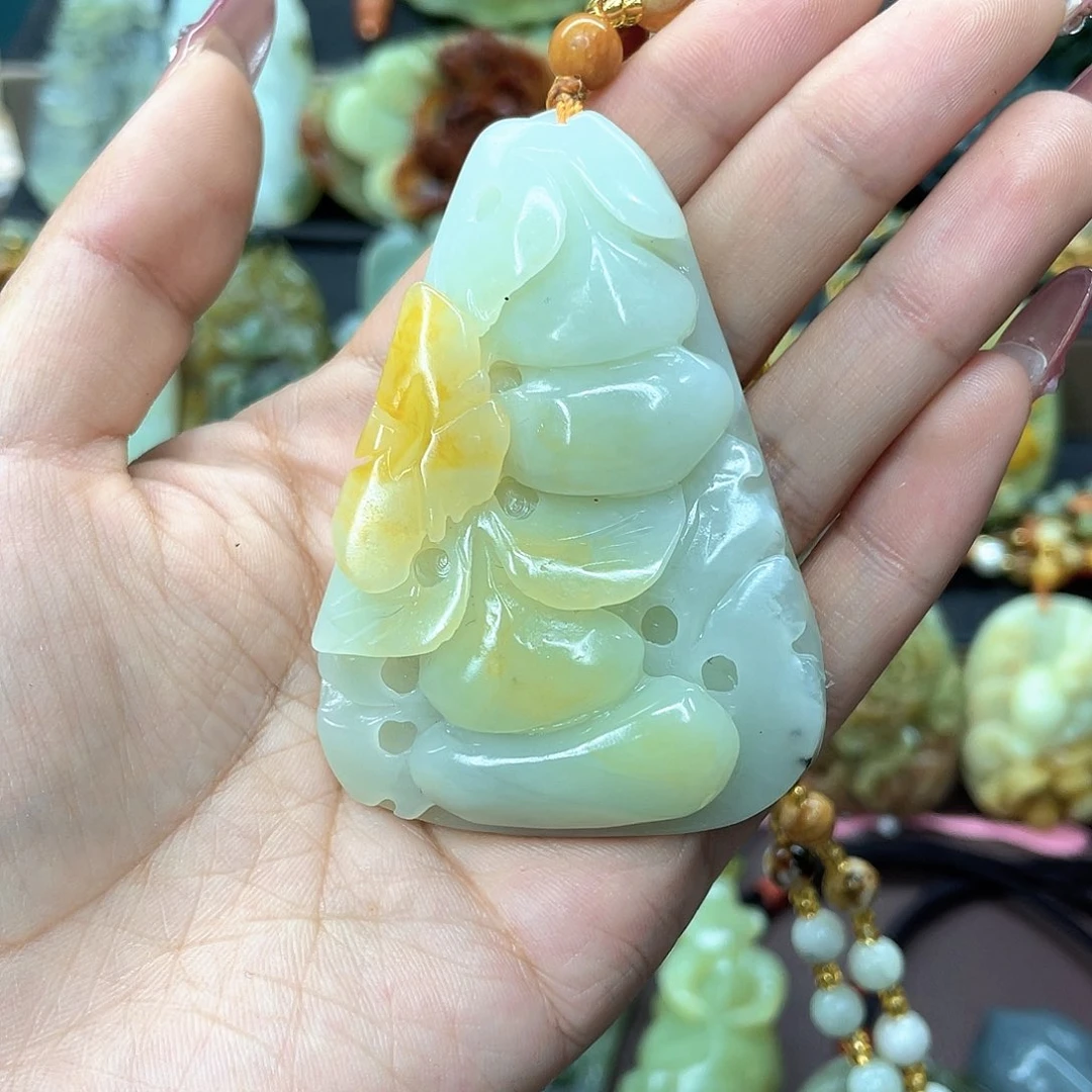 蛇纹石玉颈饰未镶嵌