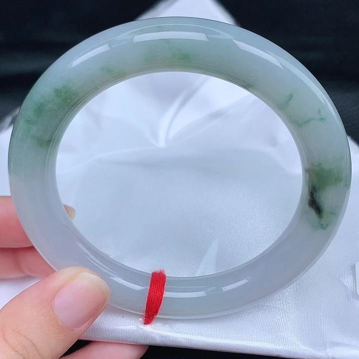 未镶嵌手镯（圆镯）翡翠天然