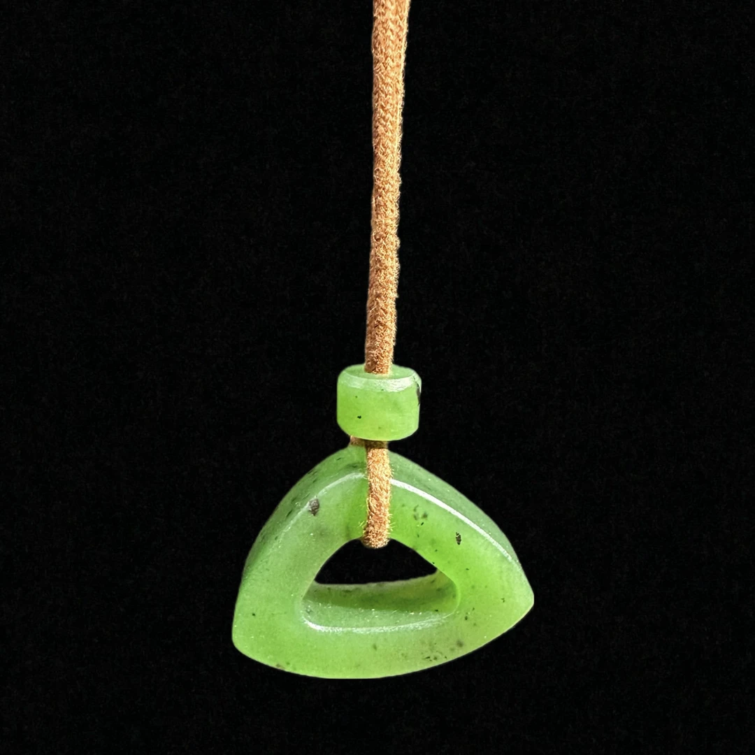 典藏级 天然和田玉碧玉乌兰海苹果绿 开口笑吊坠32.1/23/12.2mm