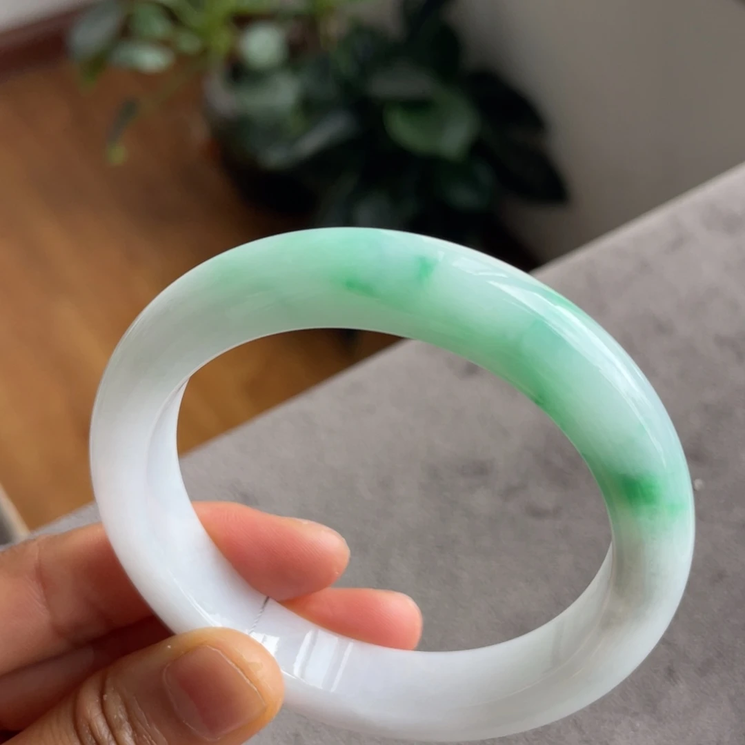 翡翠未镶嵌手镯白底青