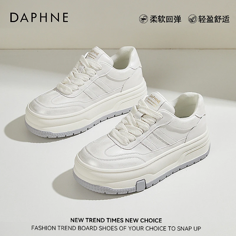 达芙妮厚底板鞋复古擦色小白鞋2025新款春季时尚百搭舒适休闲女鞋