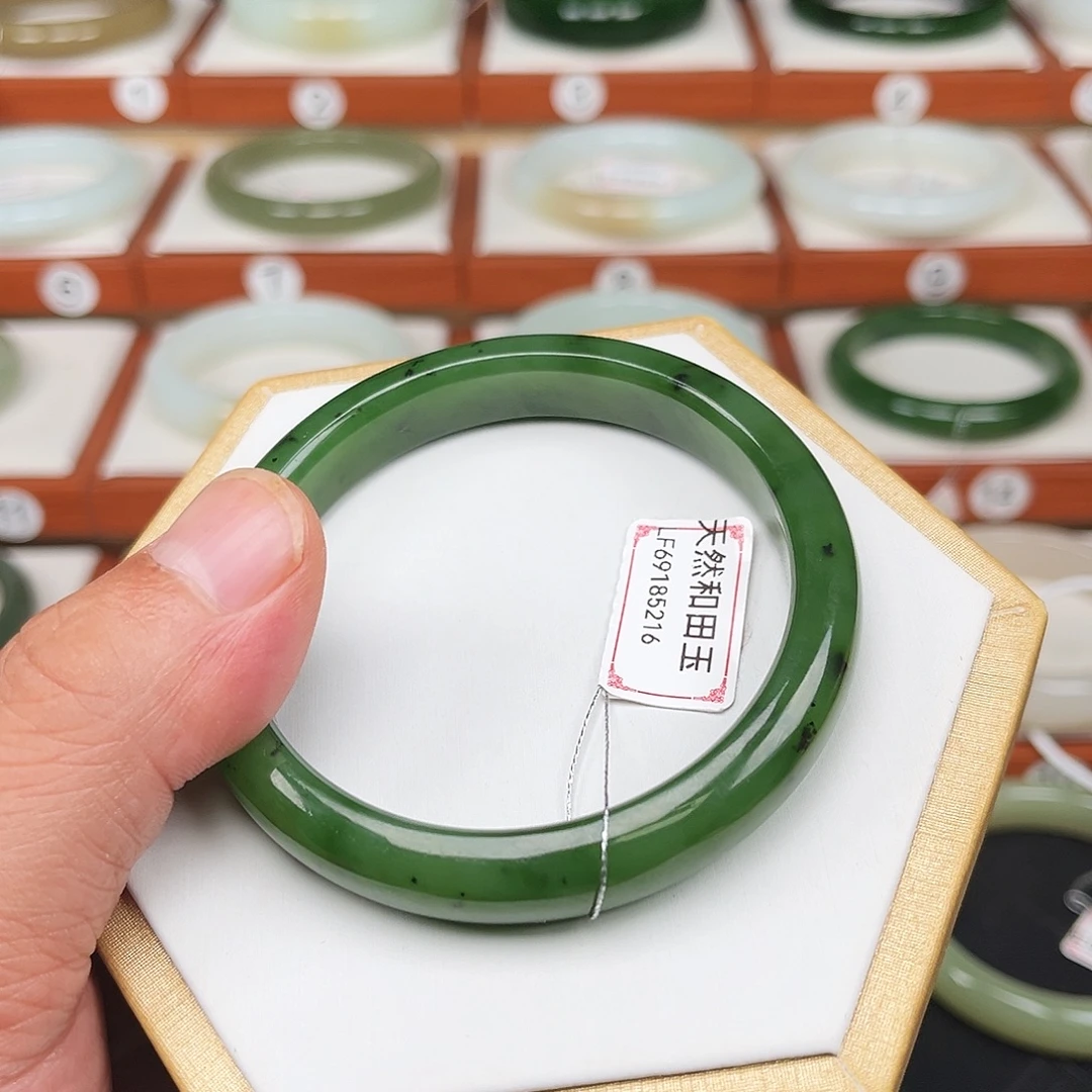 林***～未镶嵌手镯和田玉