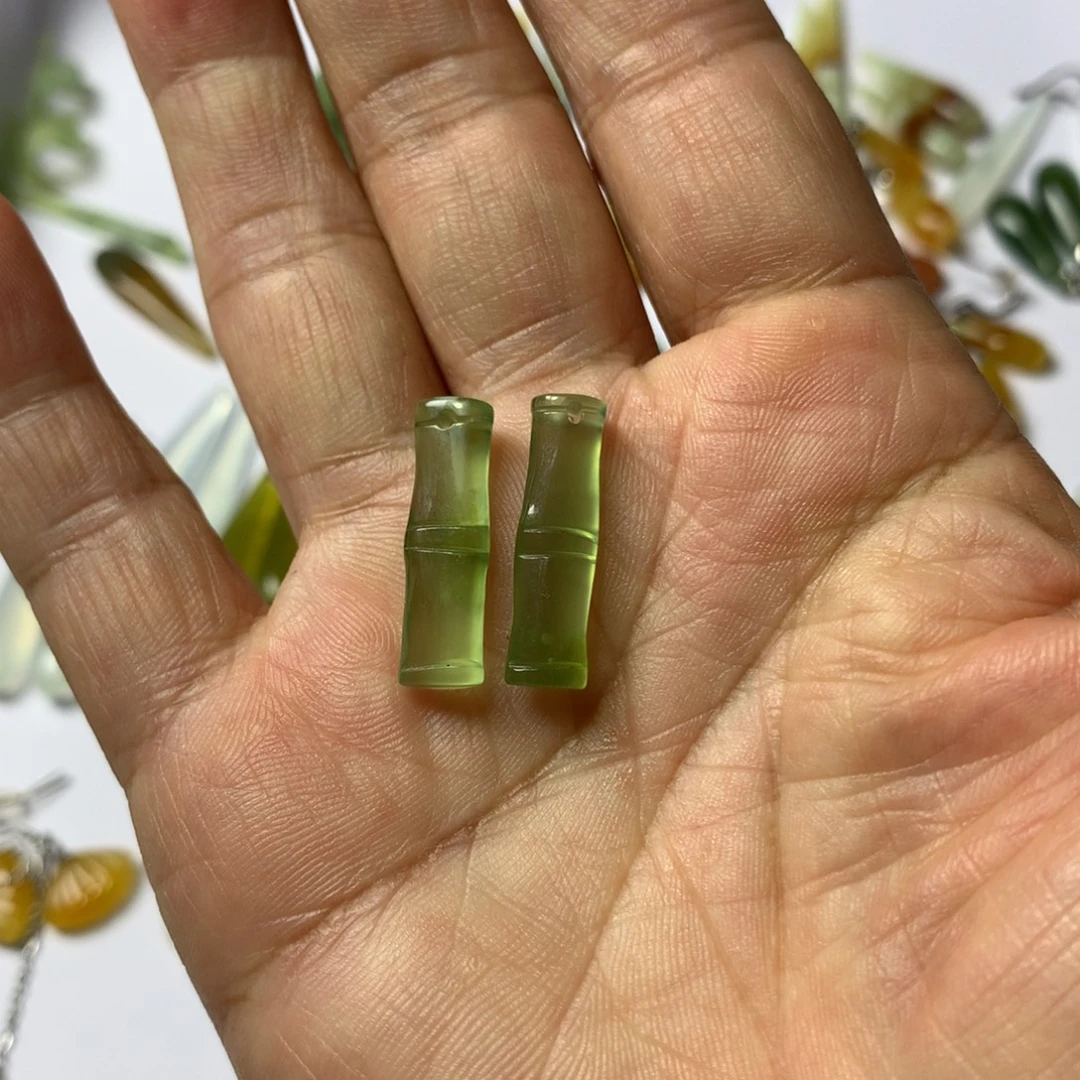 未镶嵌蛇纹石玉耳环