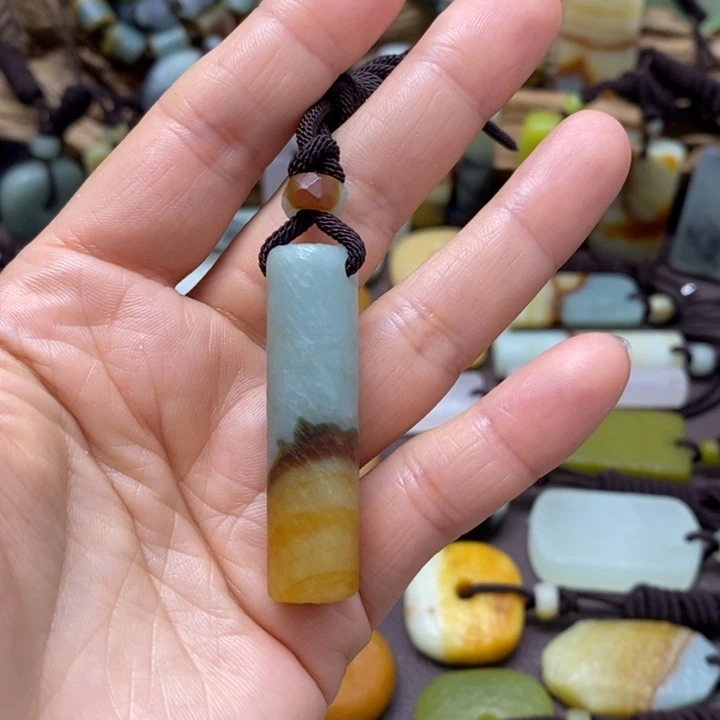 锦***李蛇纹石玉未镶嵌挂件