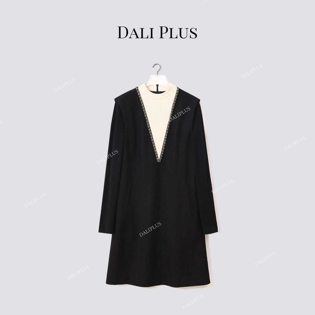 DALI PLUS假两件针织呢子连衣裙”黑金链条收腰感连衣裙-D5ST1547