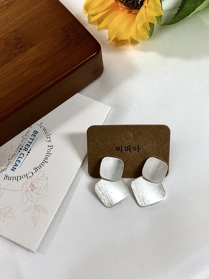 铜合金耳饰 极简风经典原创设计几何耳钉简约女时尚复古轻奢风