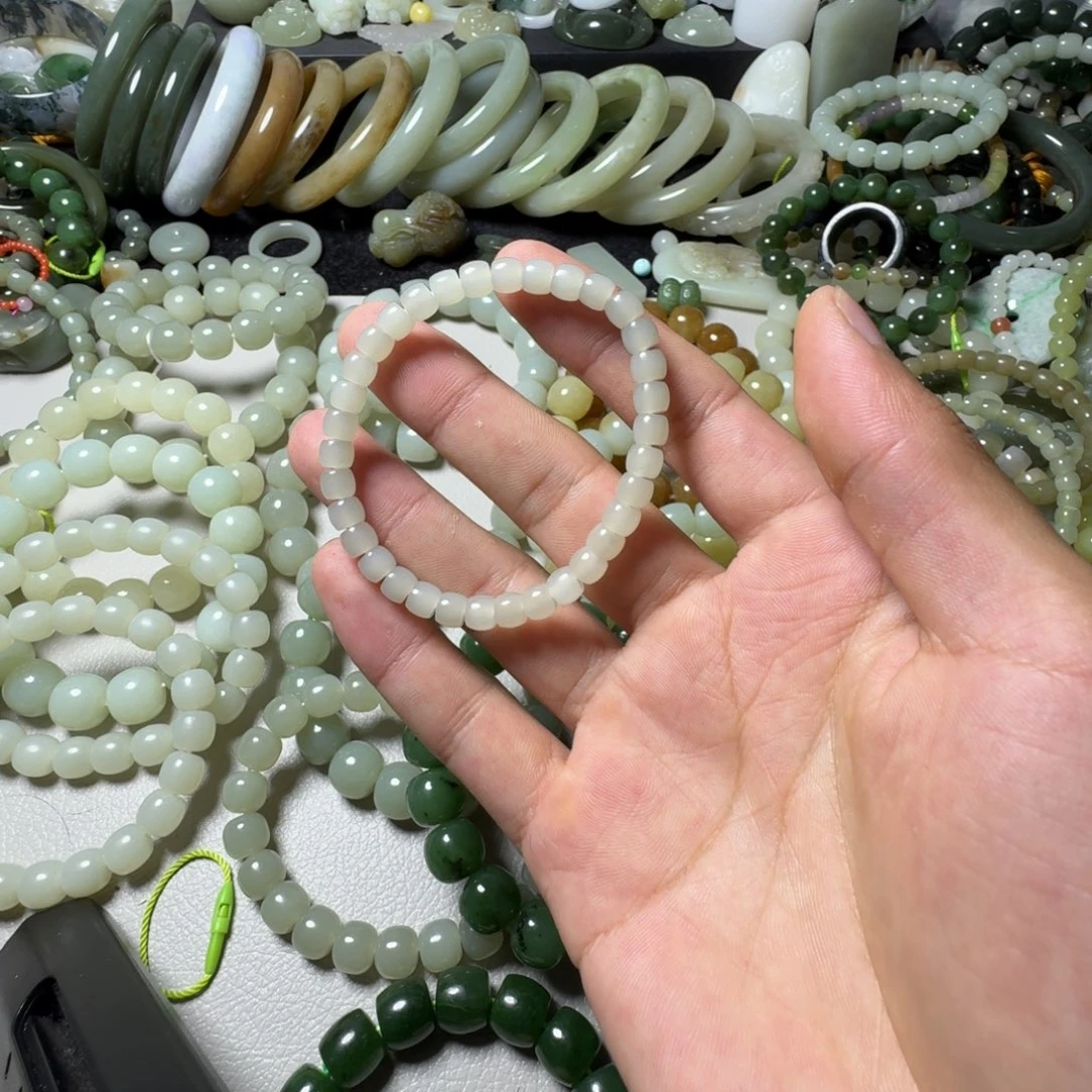 和田玉未镶嵌手串