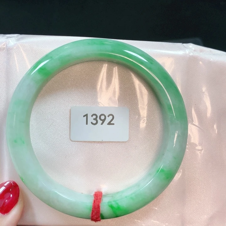 翡翠手镯未镶嵌天然翡翠手镯02