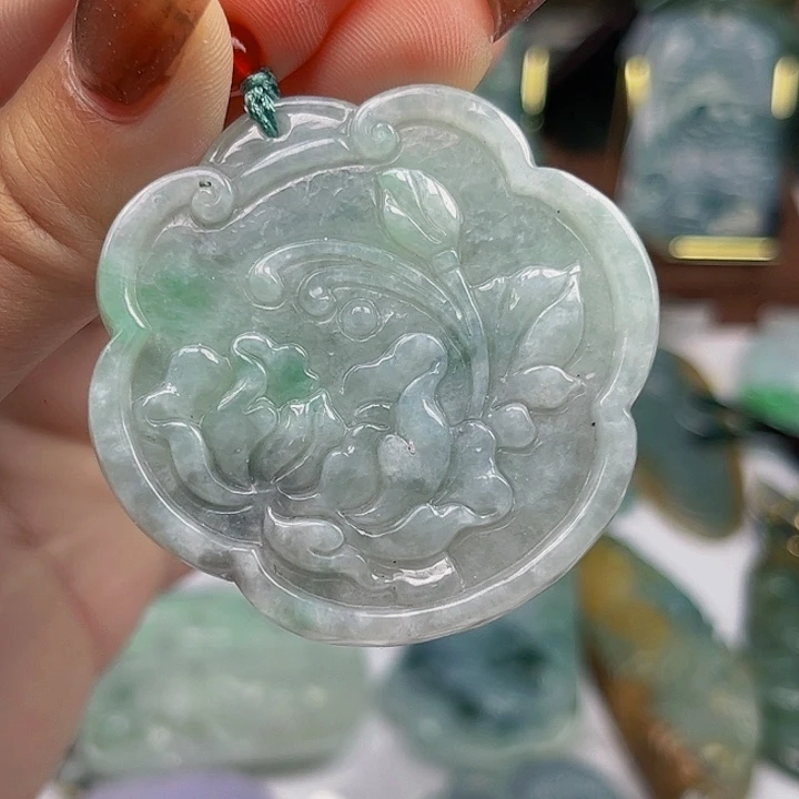 翡翠未镶嵌颈饰挂件