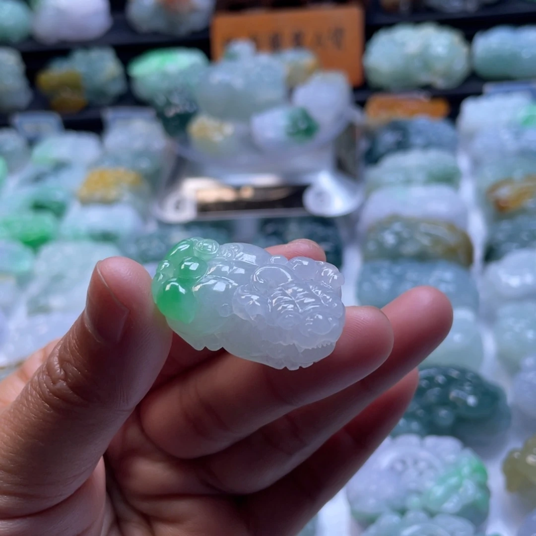 翡翠颈饰未镶嵌貔貅