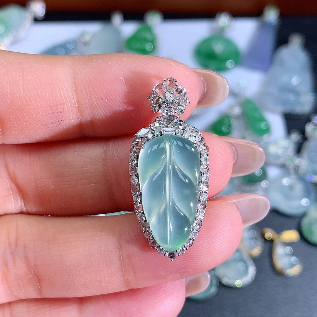 翡翠18K金镶嵌颈饰翡翠