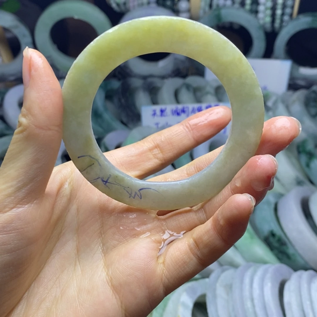 定制翡翠未镶嵌手镯