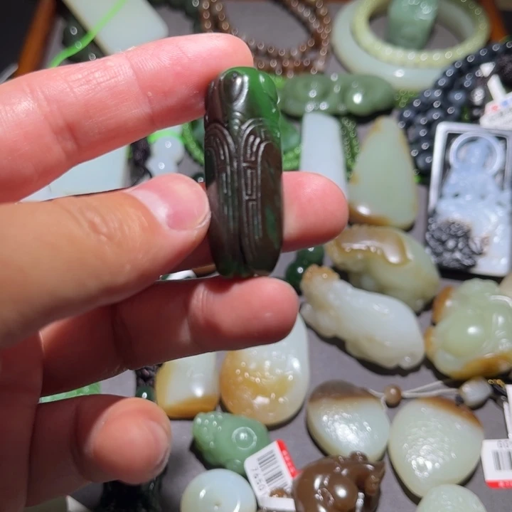 和田玉（糖玉）未镶嵌颈饰