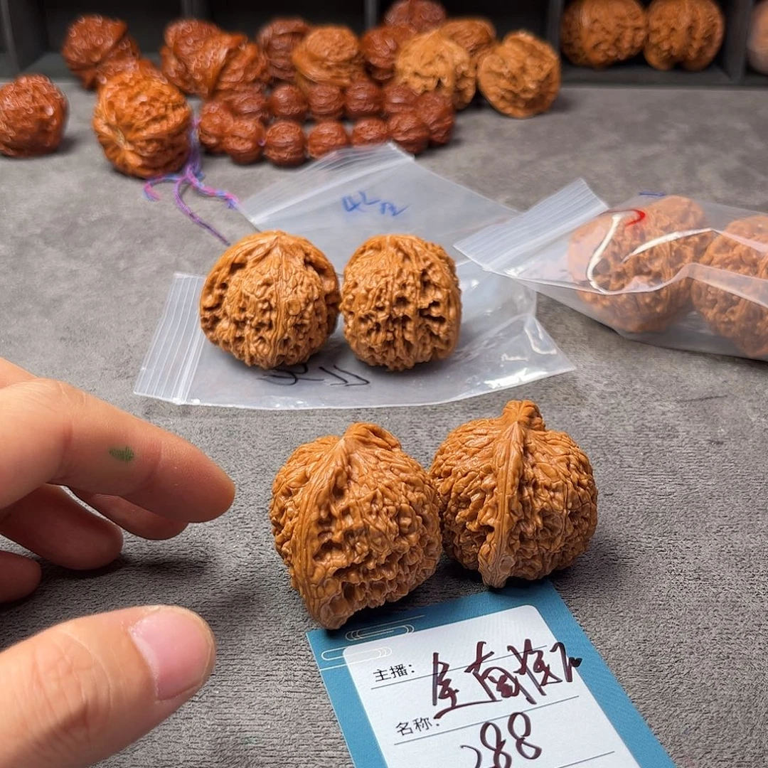 熊***子文玩核桃把件六十