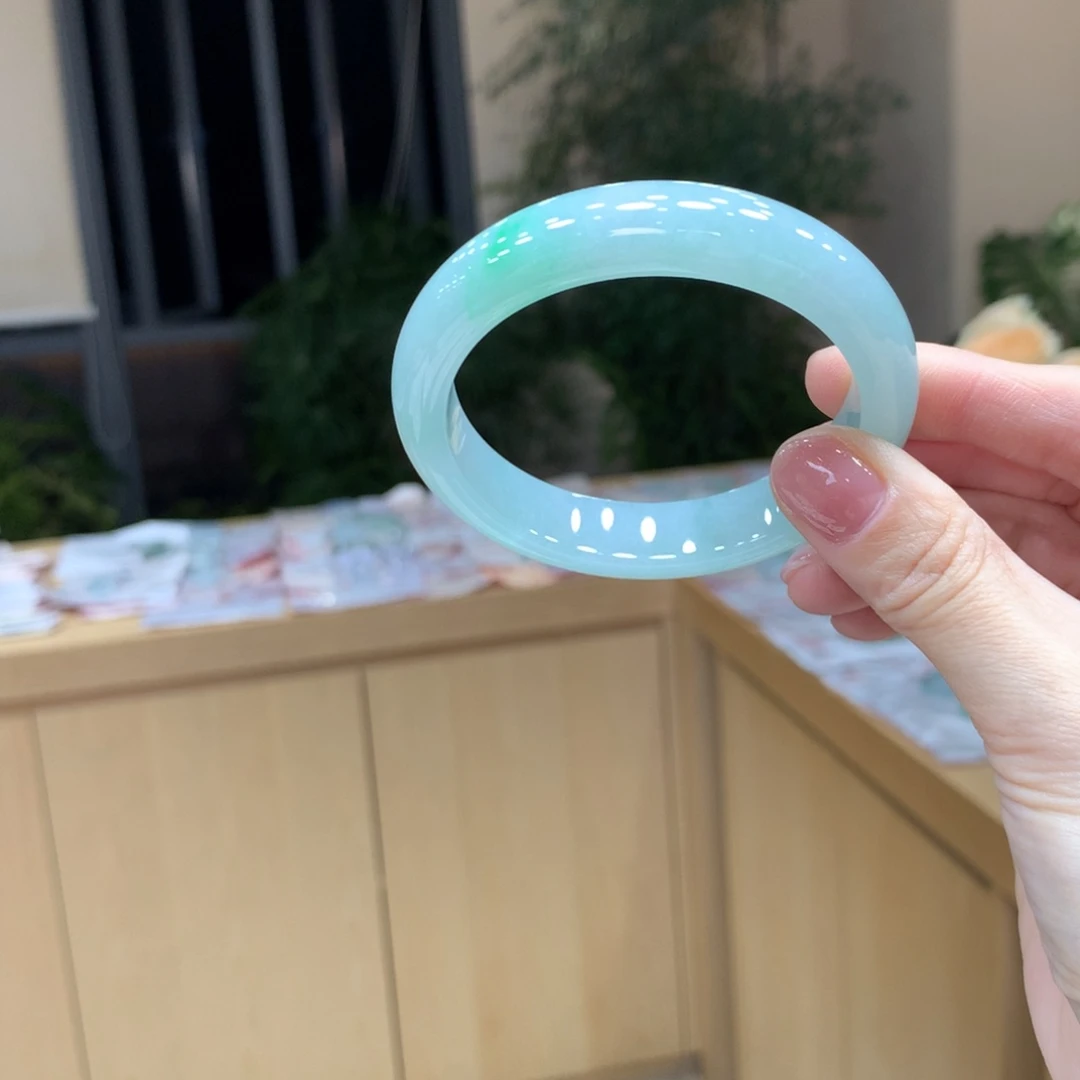 未镶嵌手镯翡翠小****?不退不换