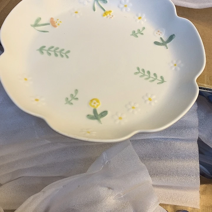 瓷浮雕白色小花好看