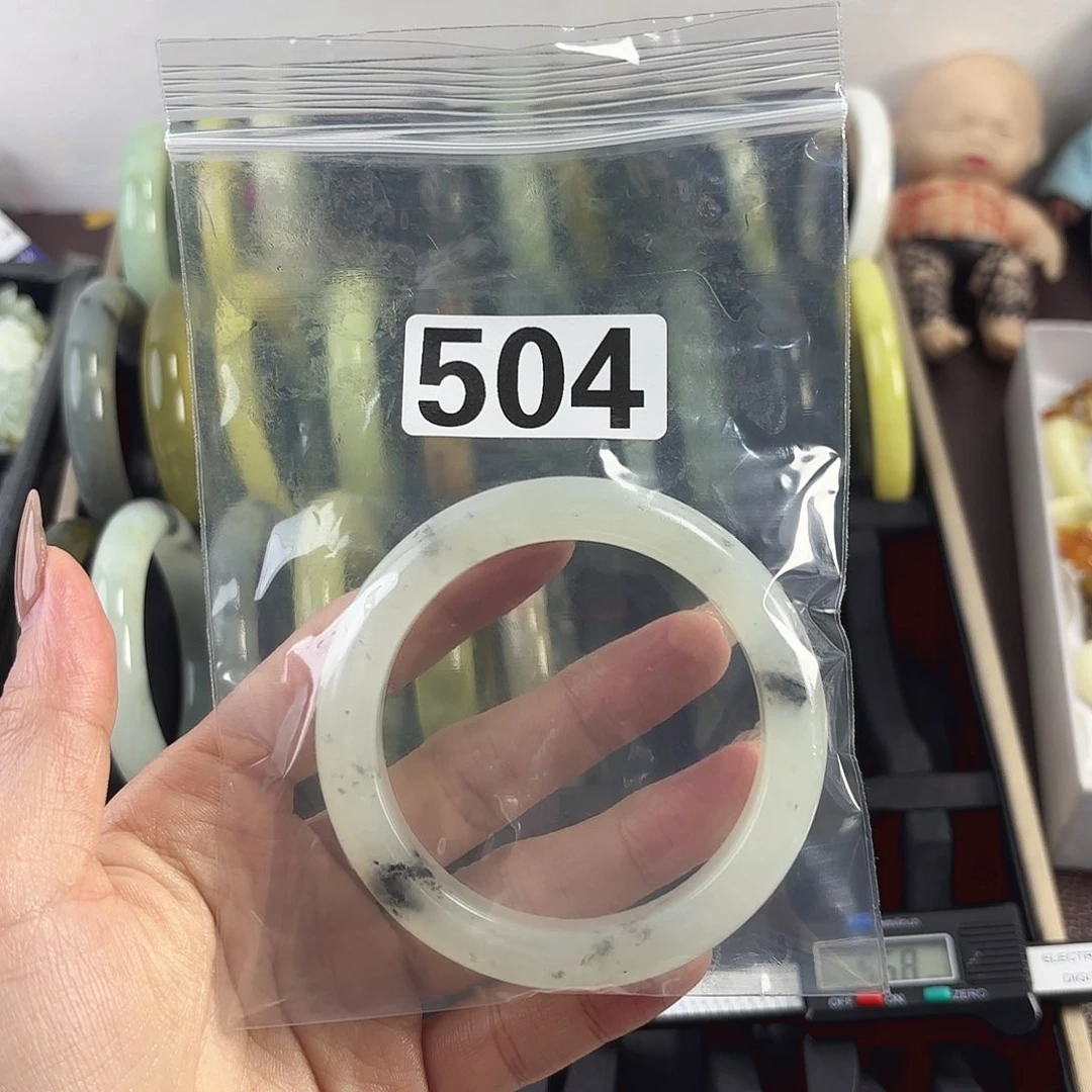 蛇纹石玉手镯未镶嵌兔***骨