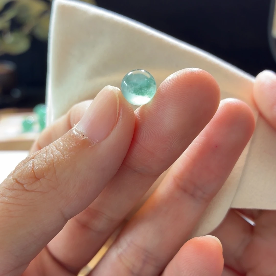 芮***定制翡翠未镶嵌卡8➕打孔买断发货