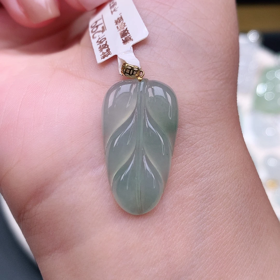 颈饰18K金镶嵌翡翠叶子