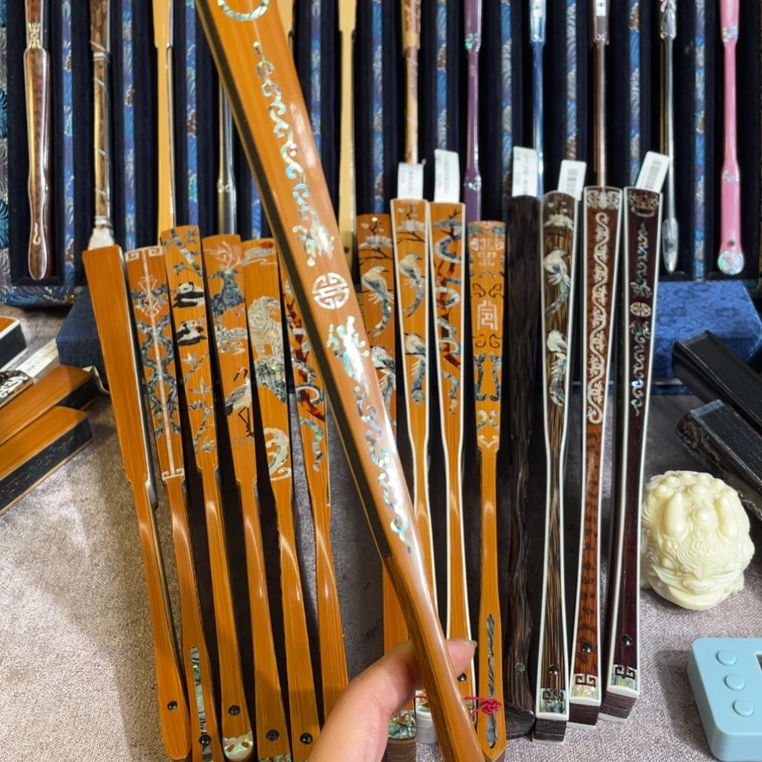 懒***然扇子手工制作工艺精湛