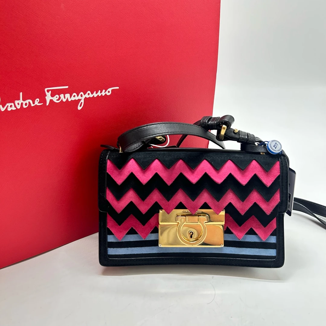 95新 FERRAGAMO/菲拉格慕 菲拉格慕黑色单肩包 yy/1531 2043