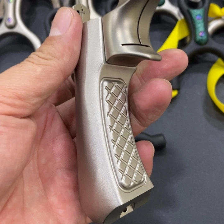 焖***~0018号瑕疵战雷裸弓