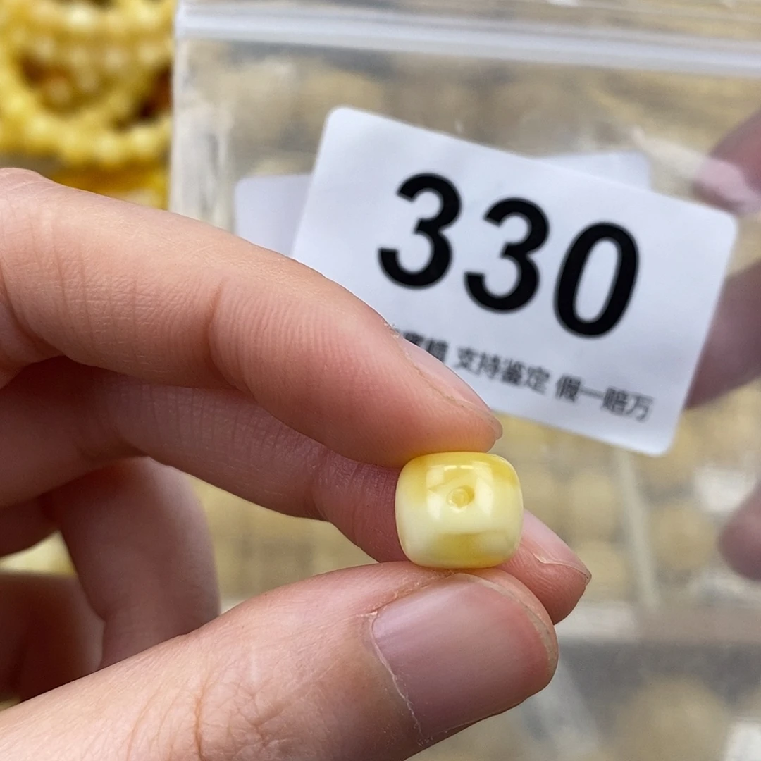 蜜蜡未镶嵌珠宝奇石10