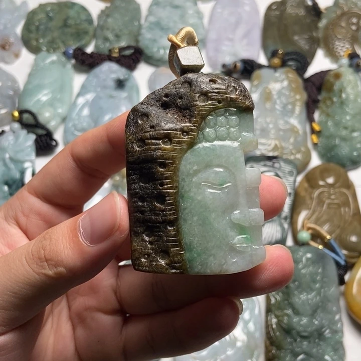 翡翠未镶嵌颈饰佛观天下53