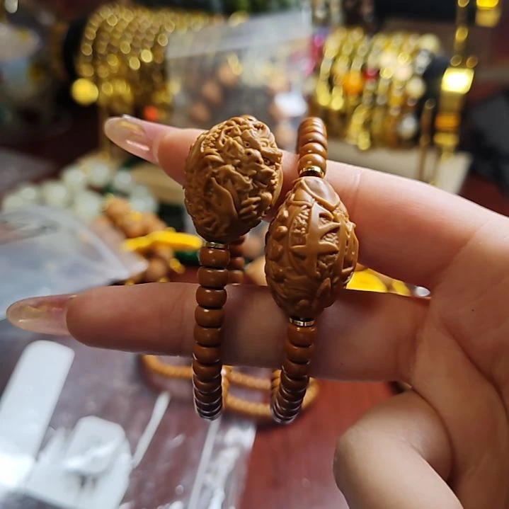 吊坠橄榄核核尖单圈核雕款