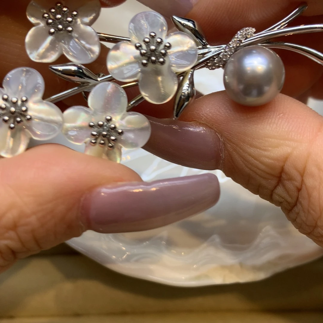 未镶嵌胸饰海水珍珠