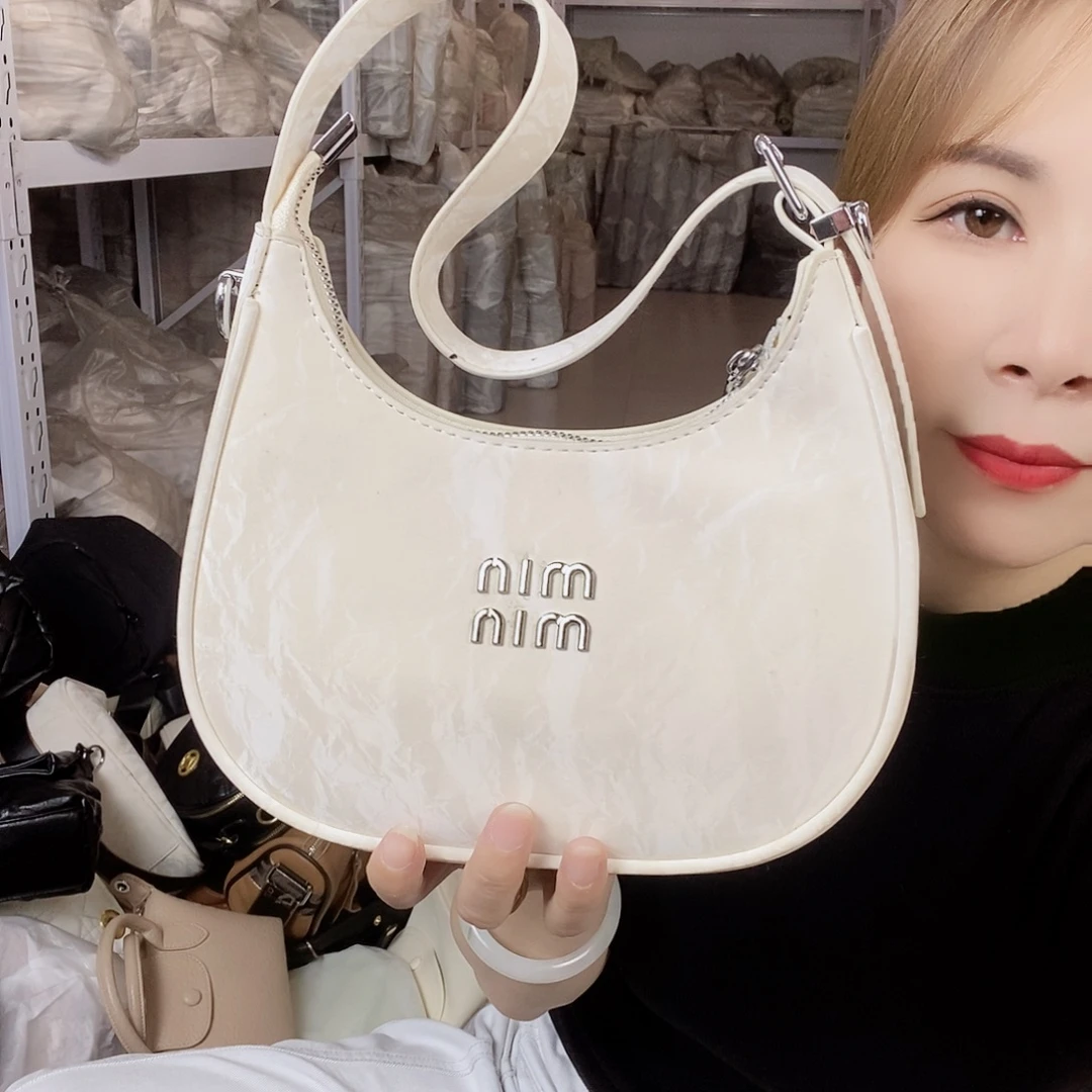 蚕丝小牛剖层皮革PU