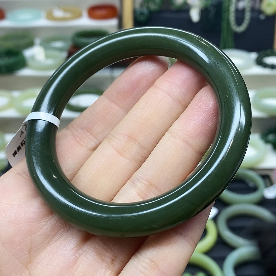 和田玉未镶嵌手镯