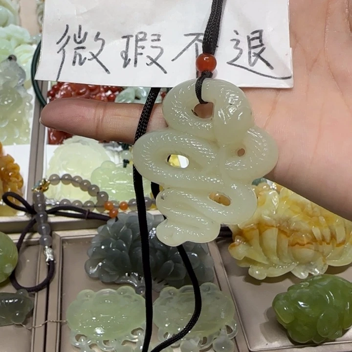 蛇纹石玉吊坠未镶嵌