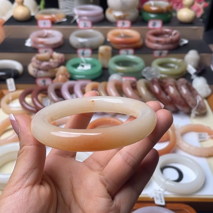 石英质玉未镶嵌手镯