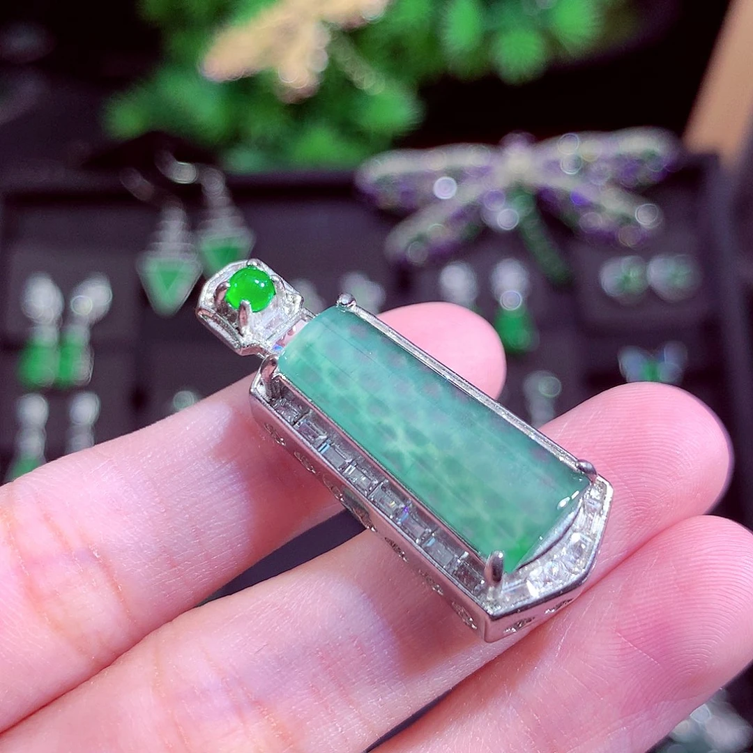 颈饰未镶嵌翡翠天然