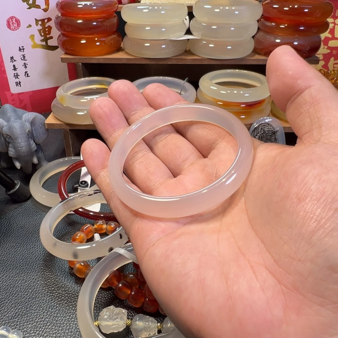 哈***呀手镯玛瑙/玉髓未镶嵌