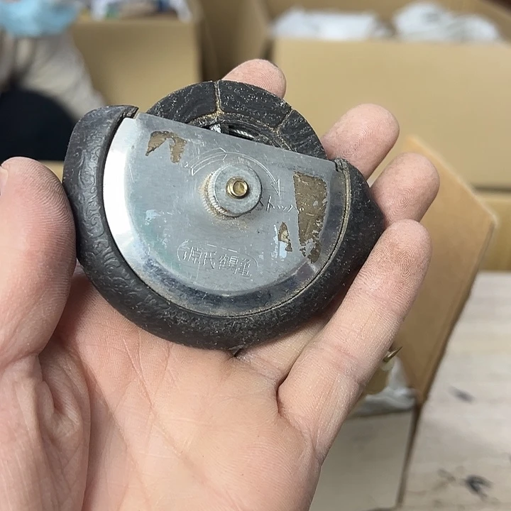 吉***霖你在干嘛呢我在洗衣服