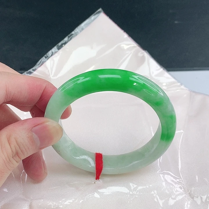 翡翠未镶嵌手镯圈55.5。34052