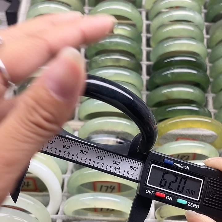 蛇纹石玉未镶嵌手镯177