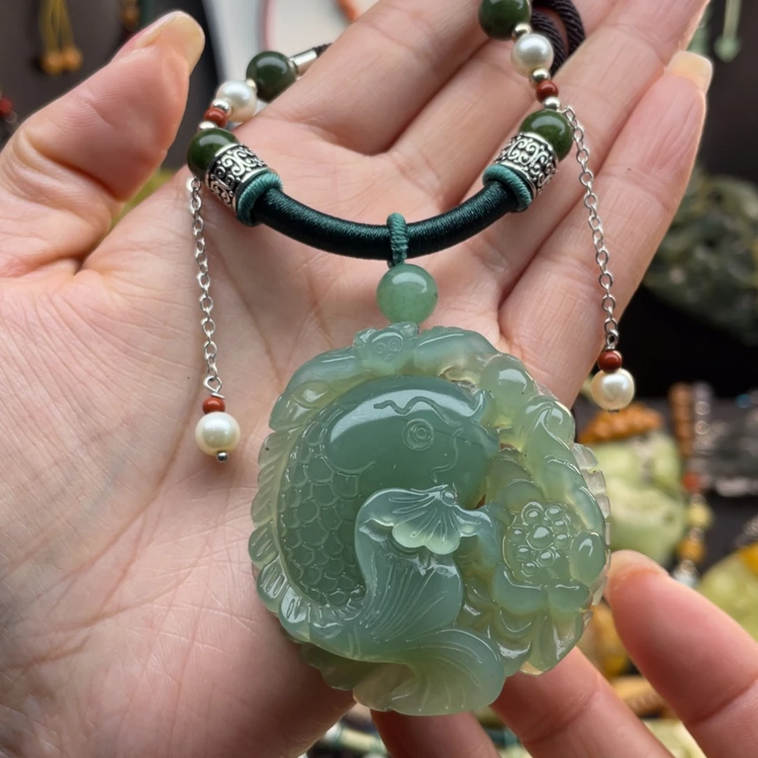 蛇纹石玉未镶嵌颈饰