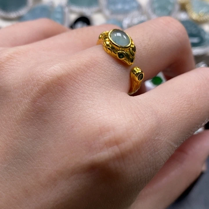 翡翠颈饰未镶嵌翡翠