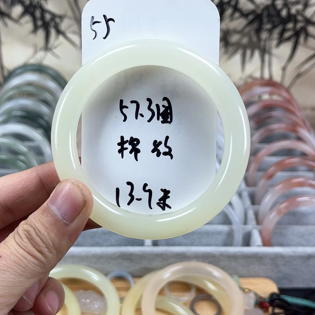 石英质玉手镯未镶嵌55