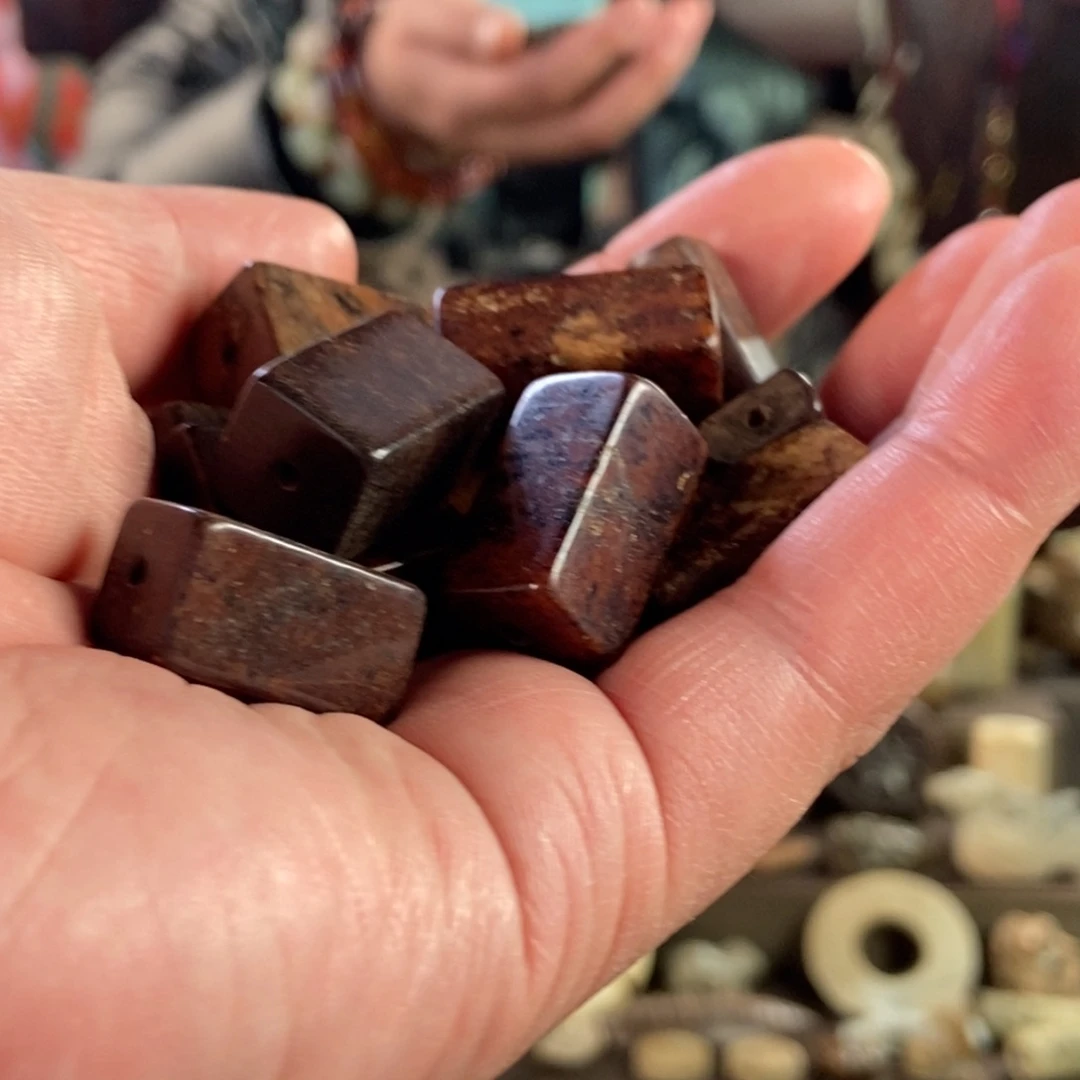 和田玉挂件未镶嵌不****?