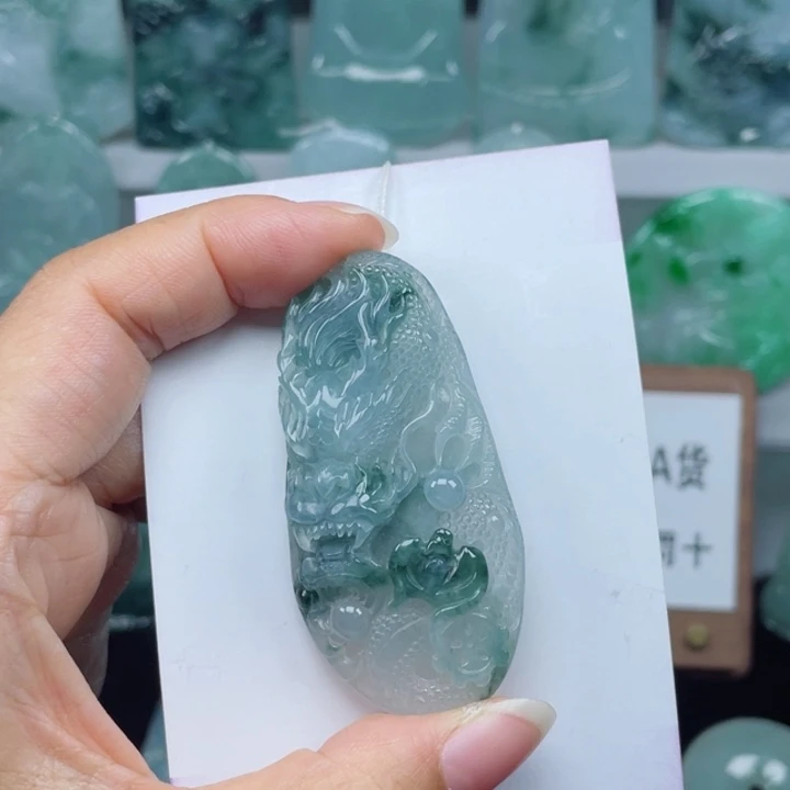 颈饰未镶嵌翡翠龙牌